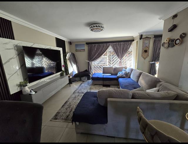 3 BEDROOM SECTIONAL TITLE FOR SALE IN BASSONIA